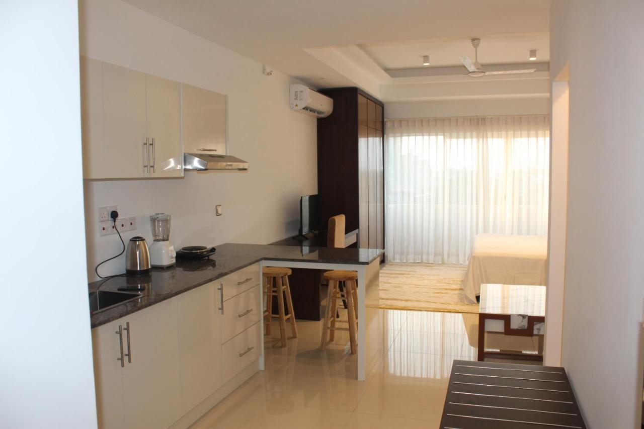 Ocean Breeze Sea View Luxury Apartments Негомбо Экстерьер фото