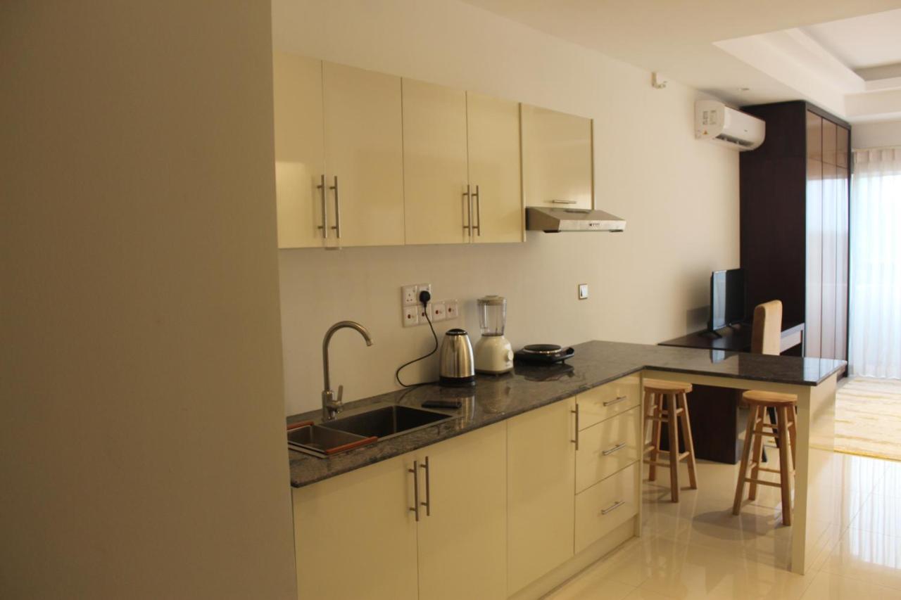 Ocean Breeze Sea View Luxury Apartments Негомбо Экстерьер фото