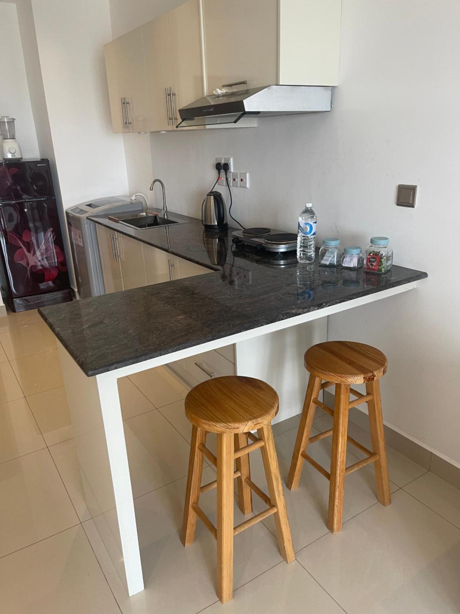 Ocean Breeze Sea View Luxury Apartments Негомбо Экстерьер фото