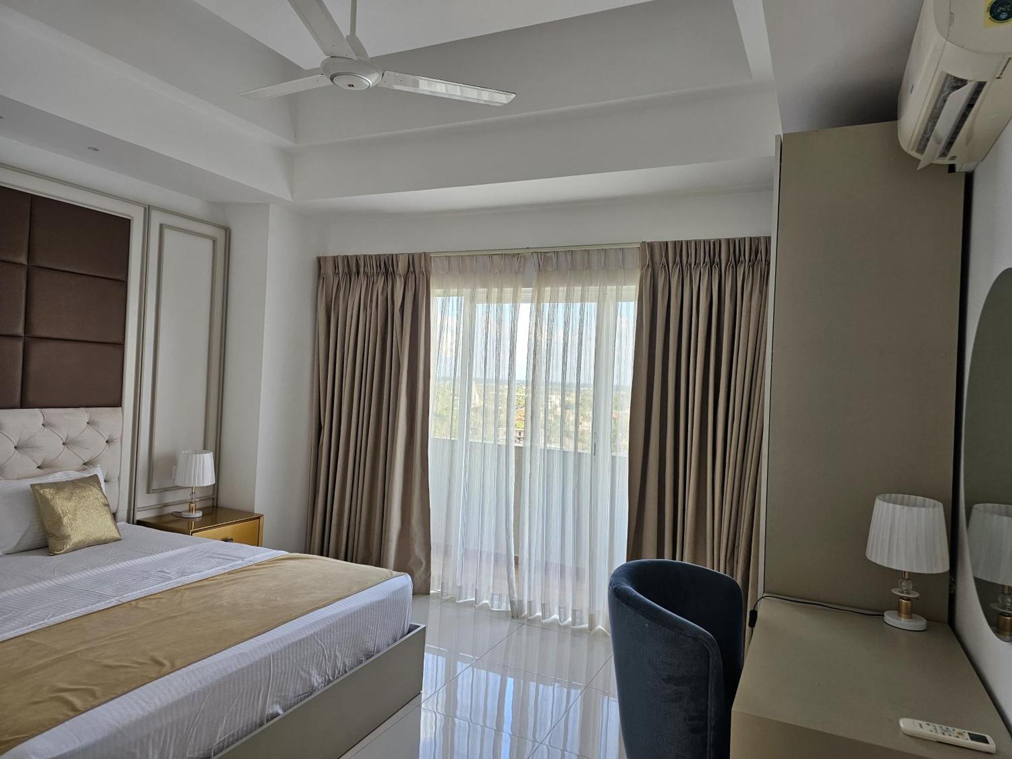 Ocean Breeze Sea View Luxury Apartments Негомбо Экстерьер фото