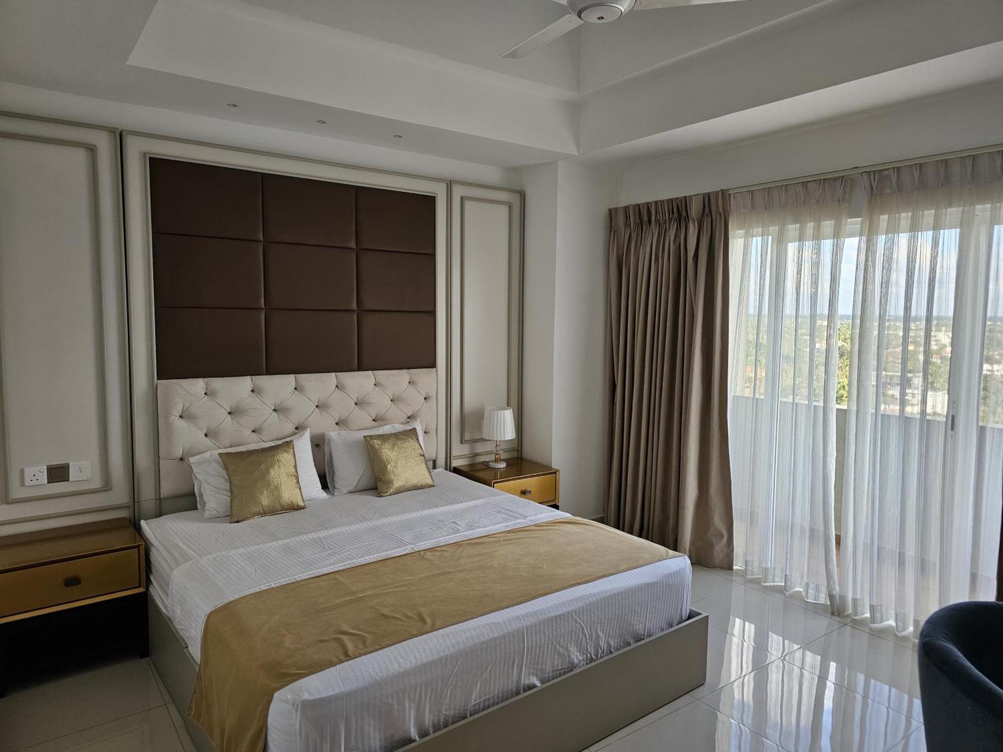 Ocean Breeze Sea View Luxury Apartments Негомбо Экстерьер фото