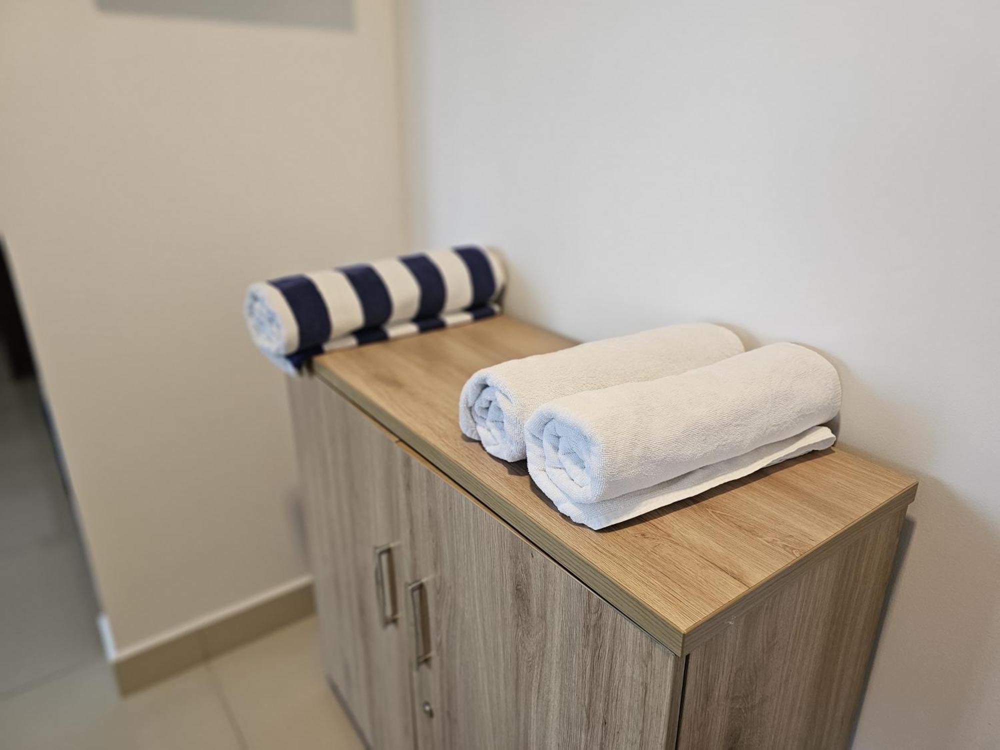 Ocean Breeze Sea View Luxury Apartments Негомбо Экстерьер фото