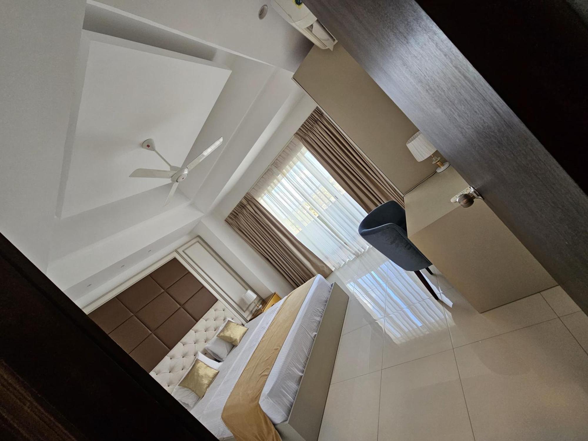 Ocean Breeze Sea View Luxury Apartments Негомбо Экстерьер фото