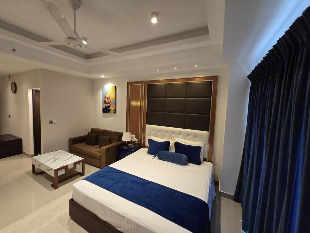 Ocean Breeze Sea View Luxury Apartments Негомбо Экстерьер фото