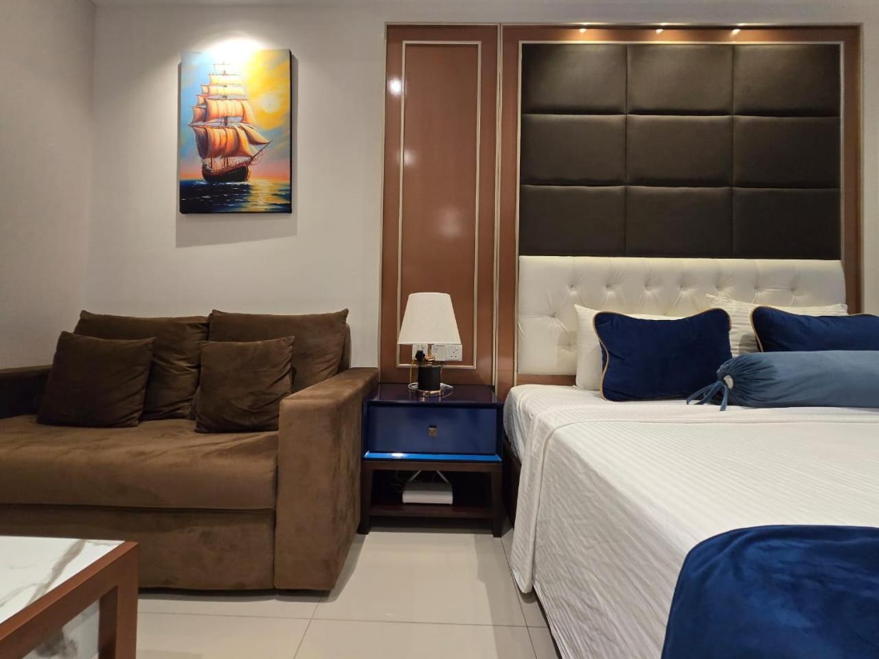 Ocean Breeze Sea View Luxury Apartments Негомбо Экстерьер фото