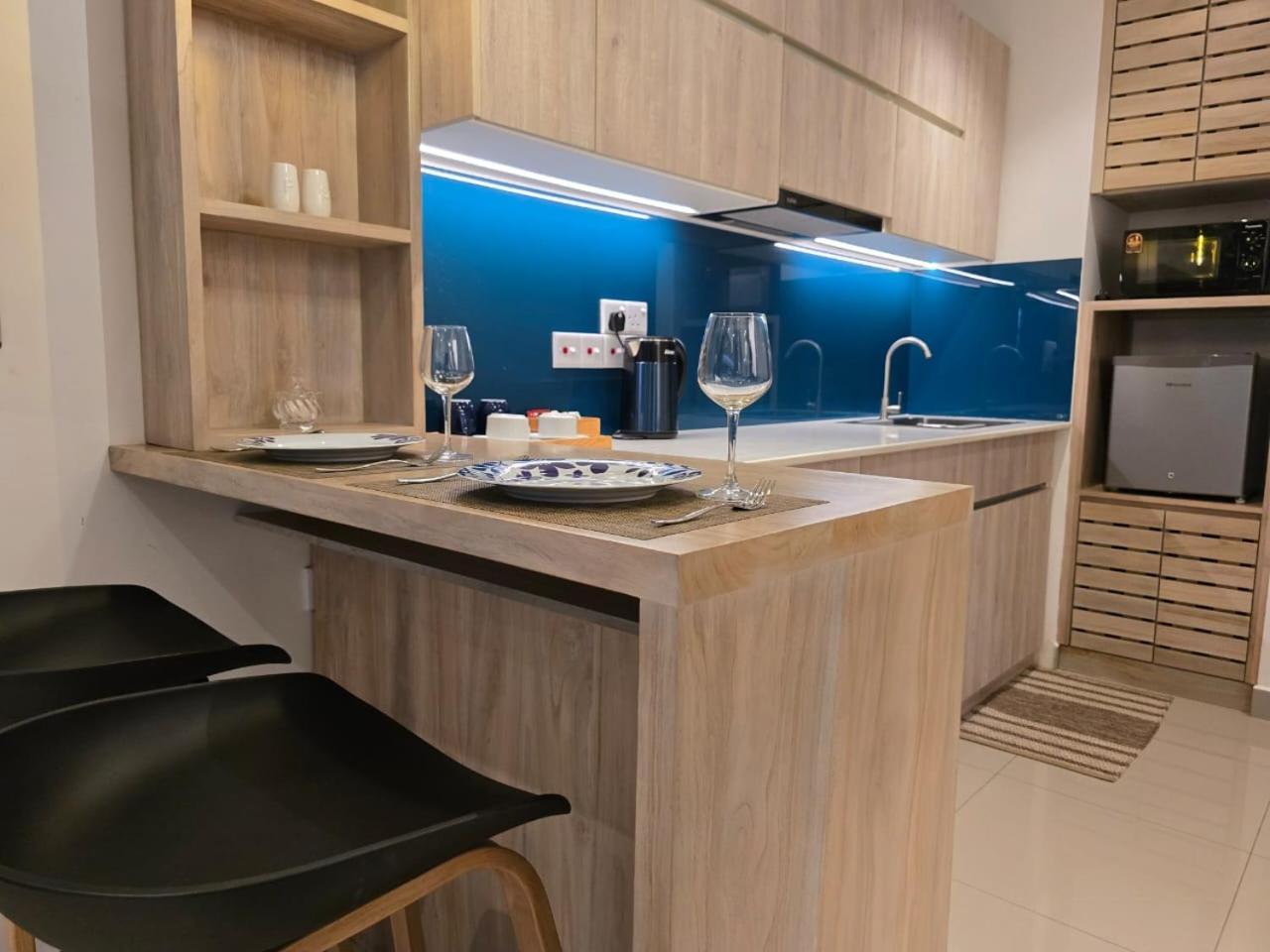 Ocean Breeze Sea View Luxury Apartments Негомбо Экстерьер фото
